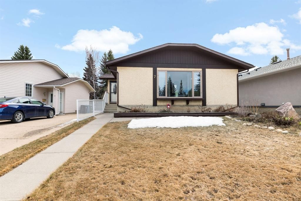 New property listed in Woodbine, Calgary
